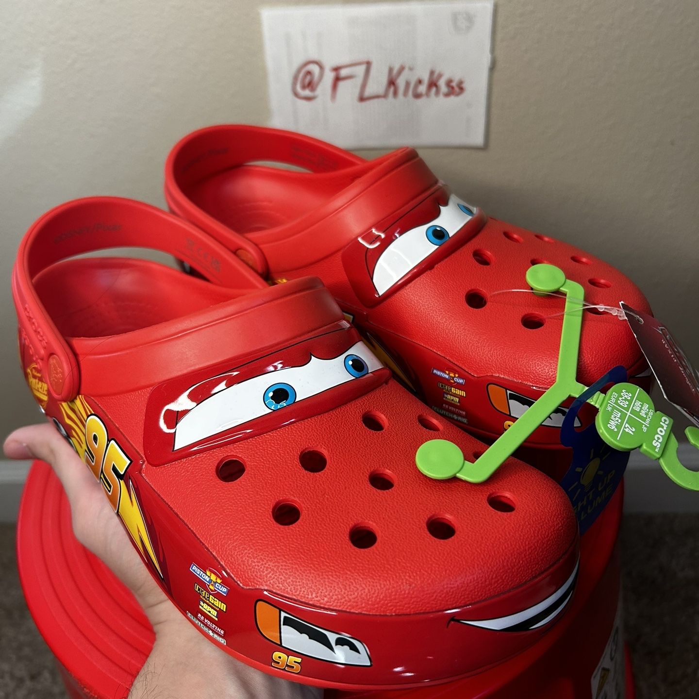 Crocs brandon deals mall