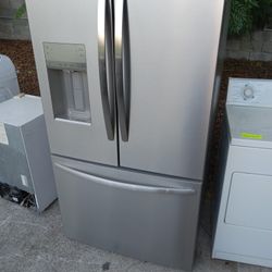 Frigidaire Refrigerator Stainless Steel For Low Price Working Well Like Brand New 