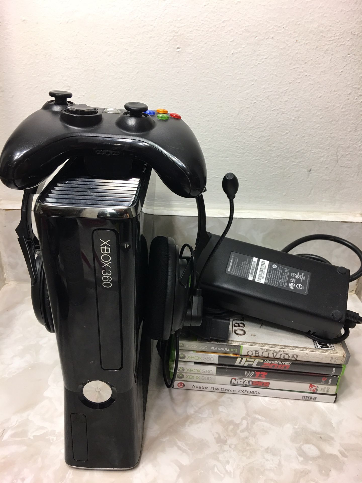 Xbox 360 S Console+Power cable+HDMI cable+controller+Headphone with mic+5 games