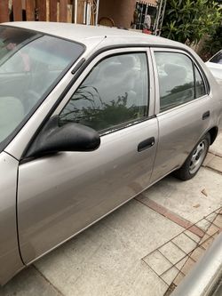 1998 to 2002 Toyota Corolla completing Door’s manually