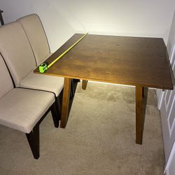 Dining Table And 4 Chairs 