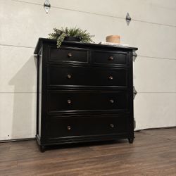 Solid Hardwood Pottery Barn Style Dresser | Black Finish