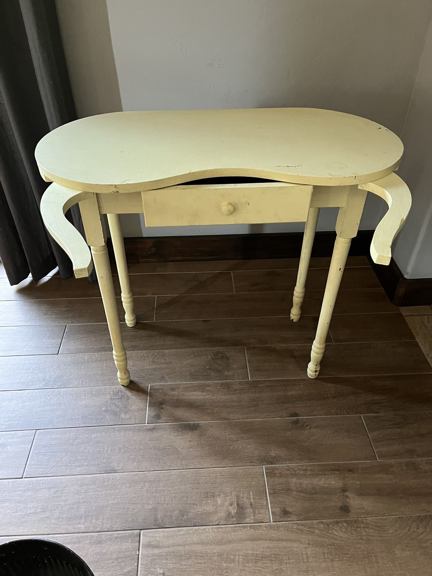 1950’s Kidney Make-up Table