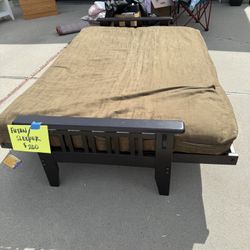 Futon/full Bed