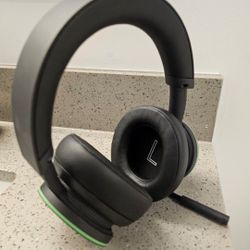Xbox Wireless Gaming Headset for Xbox Series X|S, Xbox One, and Windows 10|11 - Black
