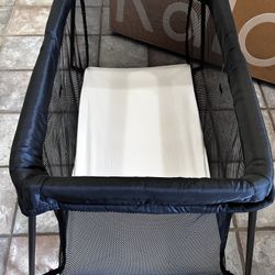 BabyBjorn Travel Crib Bundle, Pack-n-Play
