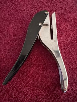 Heavy Duty Single Hole Punch for Paper Card Plastic Cardboard Punching Fe11)