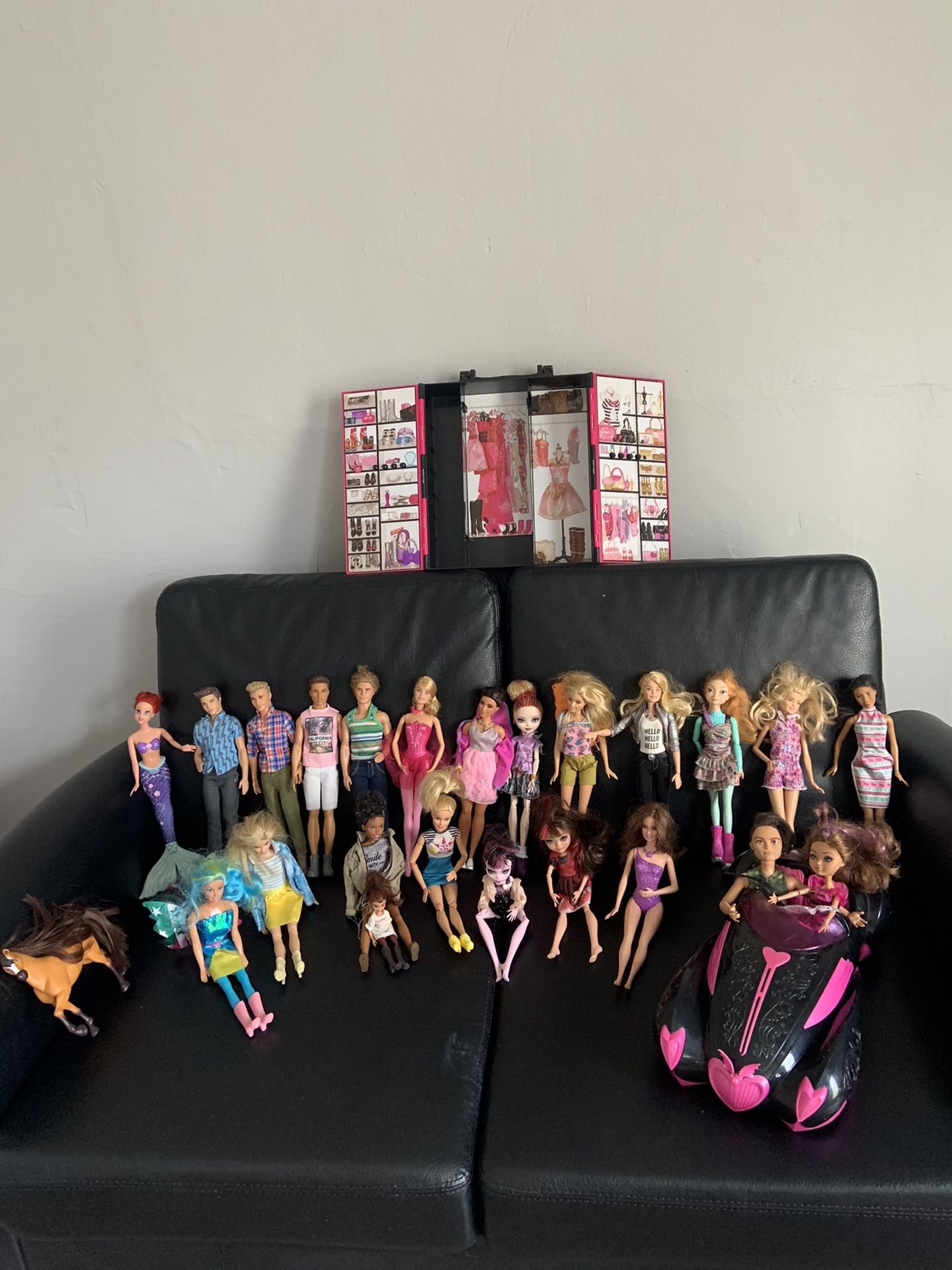 Toys: Barbies,barbis And Dolls: Everything For  100 (OBO)