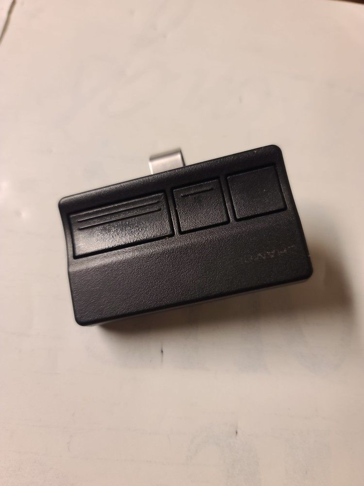 Chamberlain Group, Inc. Chamber Remote Controller IC:2666A #1573 FCC ID:#HBW1573 (Assembled In Mexico 41A6127-1)