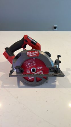 Milwaukee M18 FUEL 18V Lithium-Ion Brushless Cordless 7-1/4 in. Circular Saw (Tool-Only)