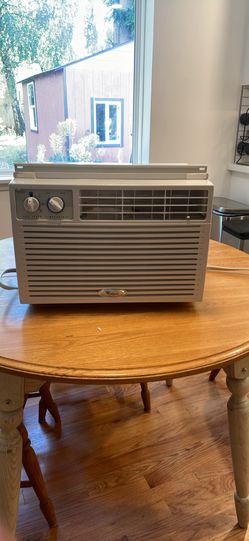 Whirlpool 5,200 BTU Window Air Conditioner – Works Great