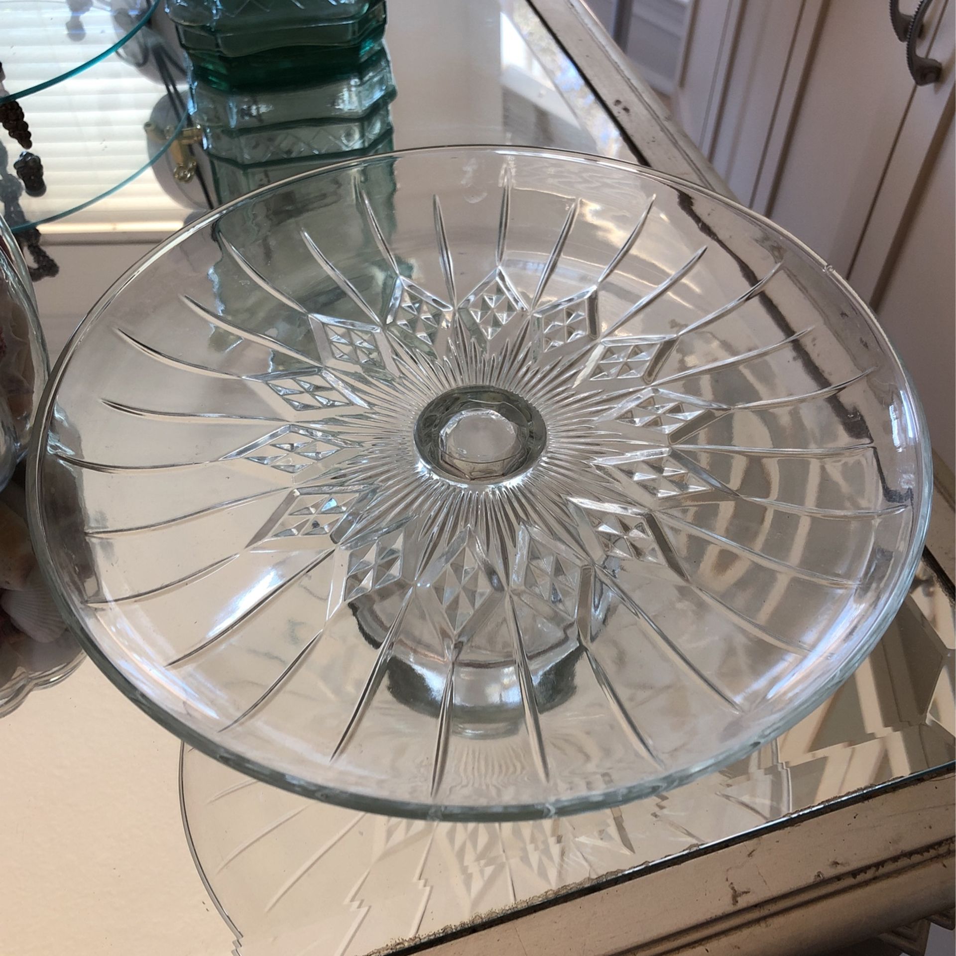Round Glass Plate With Leg
