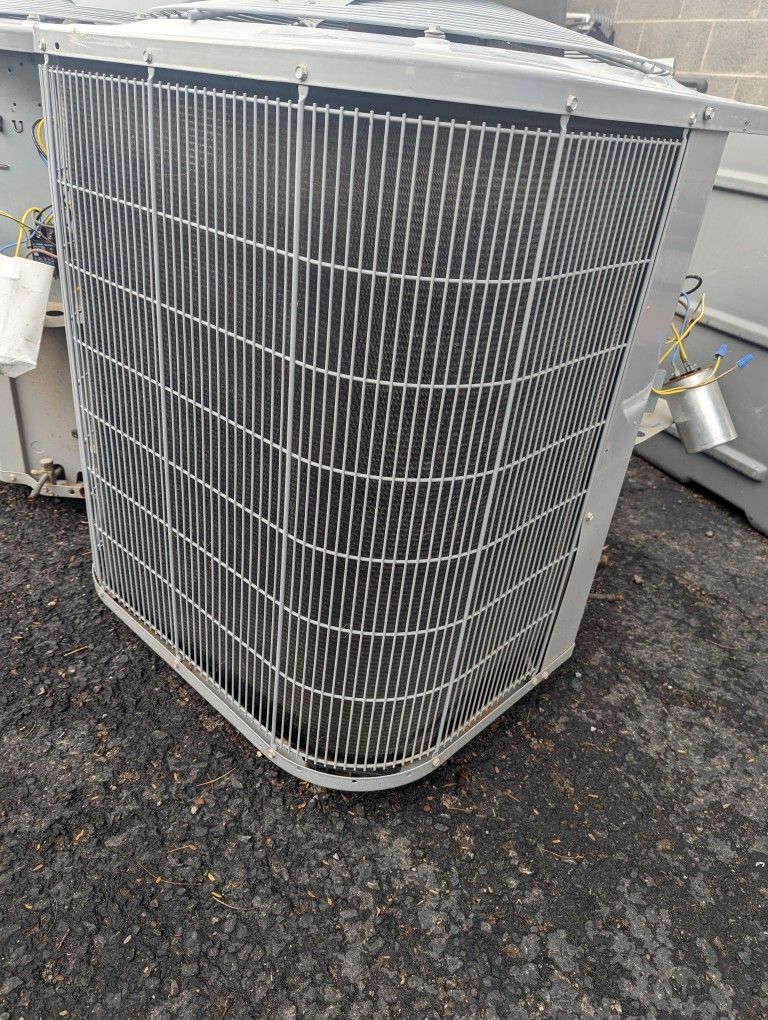 2013 Carrier 3 Ton AC Condenser Straight Cool R410