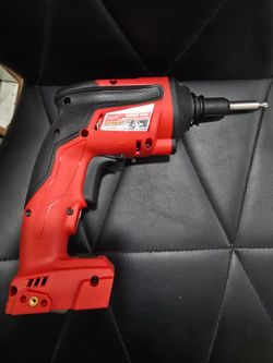 Milwaukee screw gun