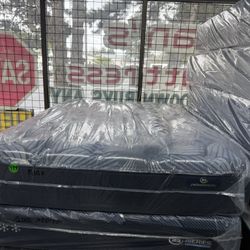 QUEEN SIZE SERTA PERFECT SLEEPER MATTRESS & BOX SPRING BED SET