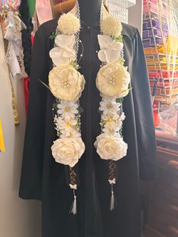 Graduation leis