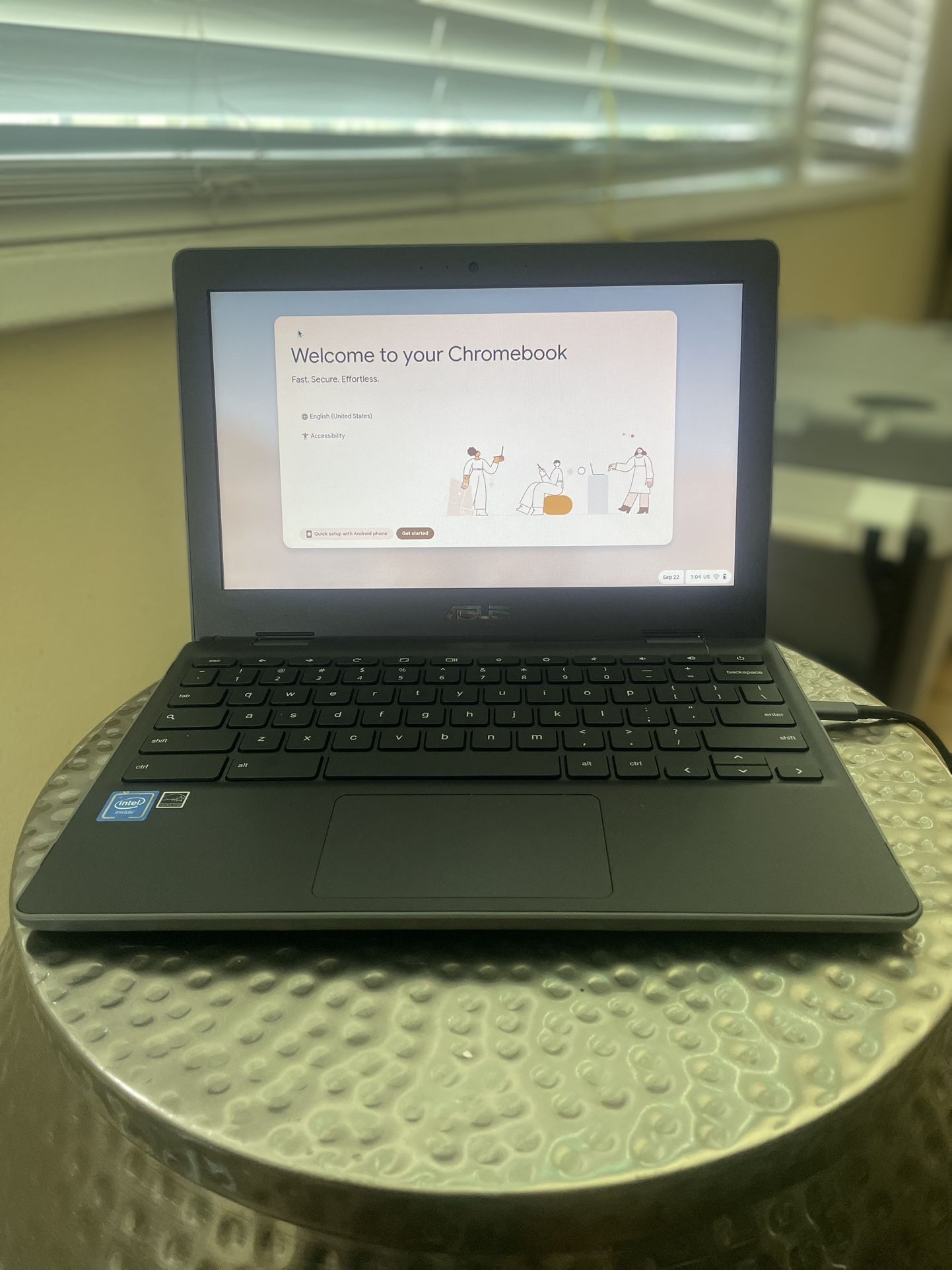 Like New Asus 11” Chromebook