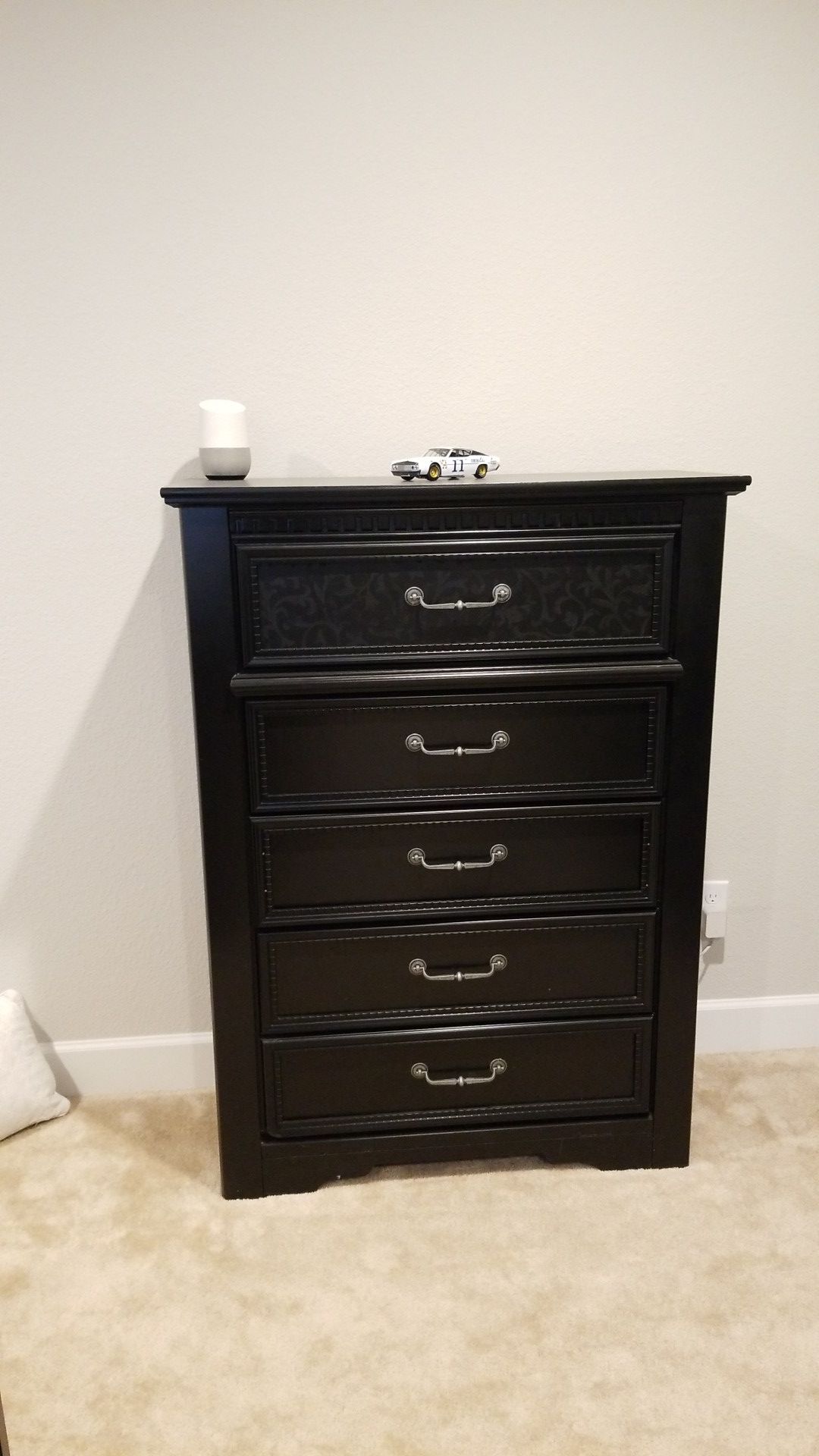 5 drawer Chest with inlay design on 1st drawer. (read the description!)