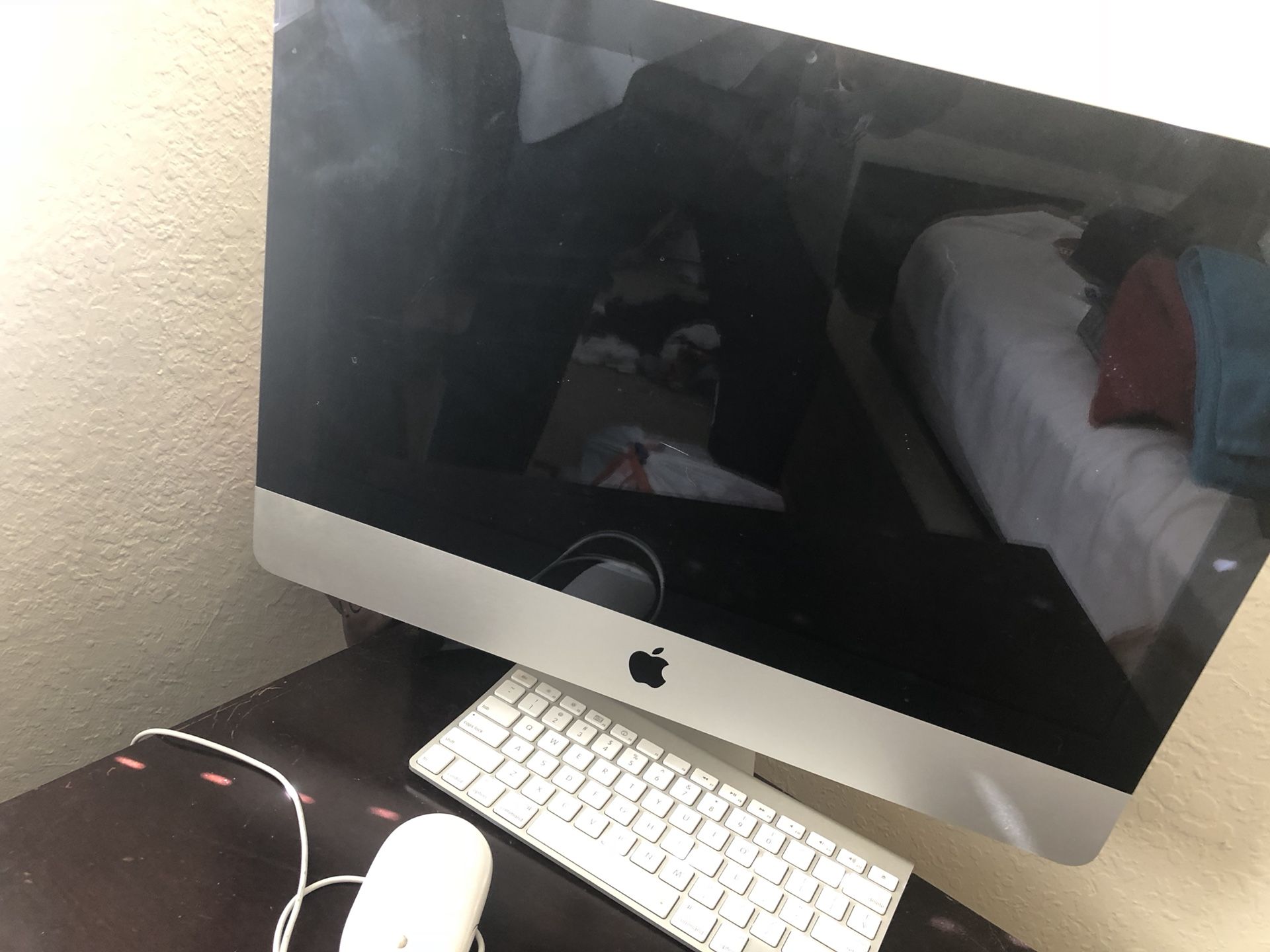 Apple iMac Desktop 21 inch $599