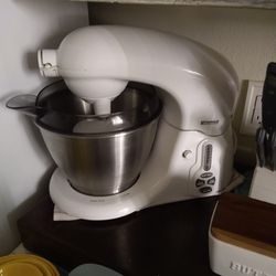 Kenmore KSM100 Stand Mixer With Attachments Tested/Works

