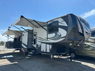 2017 Heartland Cyclone Toy Hauler/ RV/ Travel Trailer / Fifth Wheel