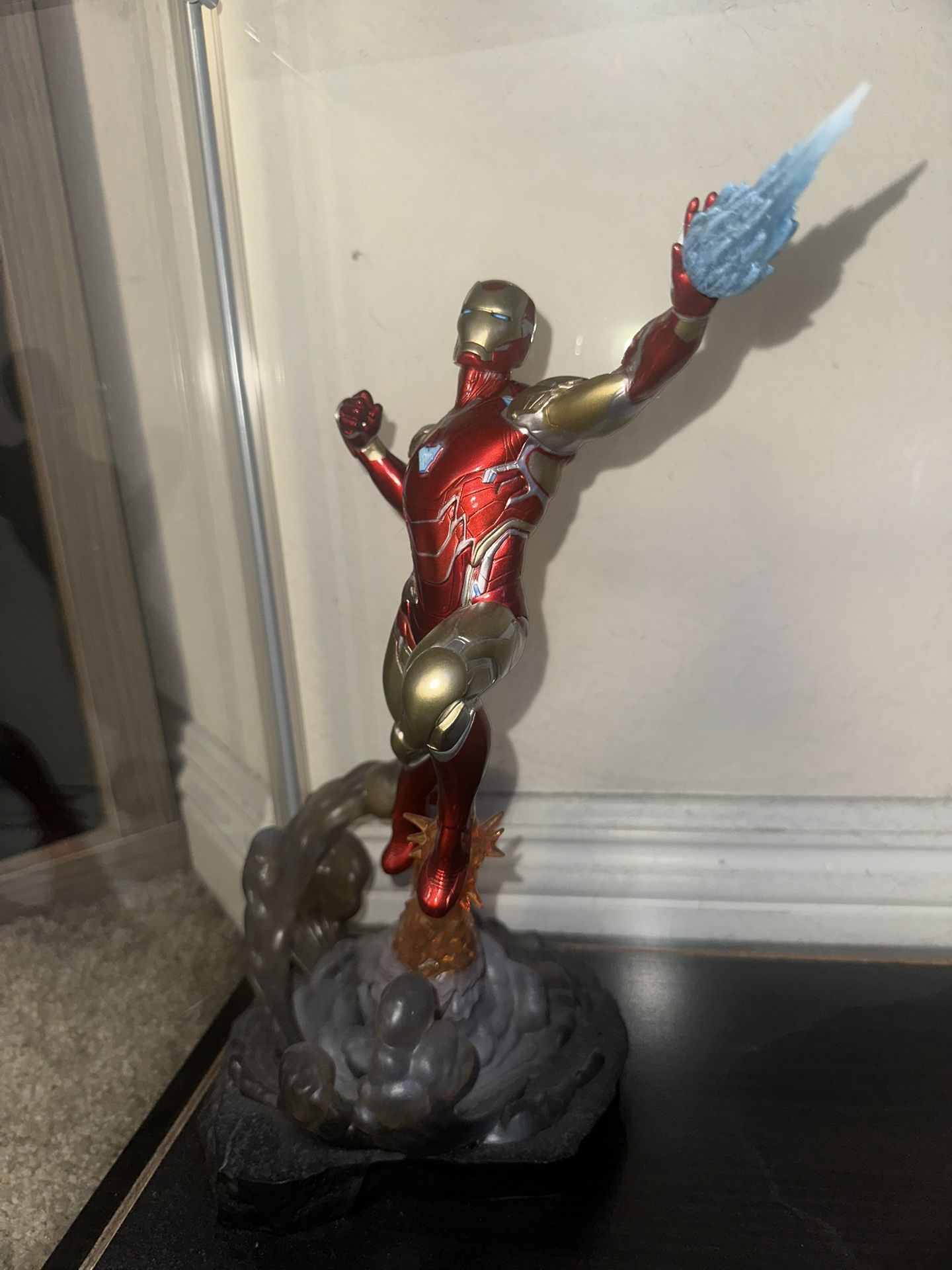 Diamond Select Iron Man Collectible Statue