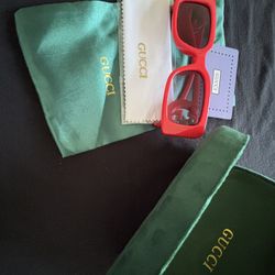 Gucci GG Red Square Sunglasses with Full Set – Case, Pouch & Authenticity Cards