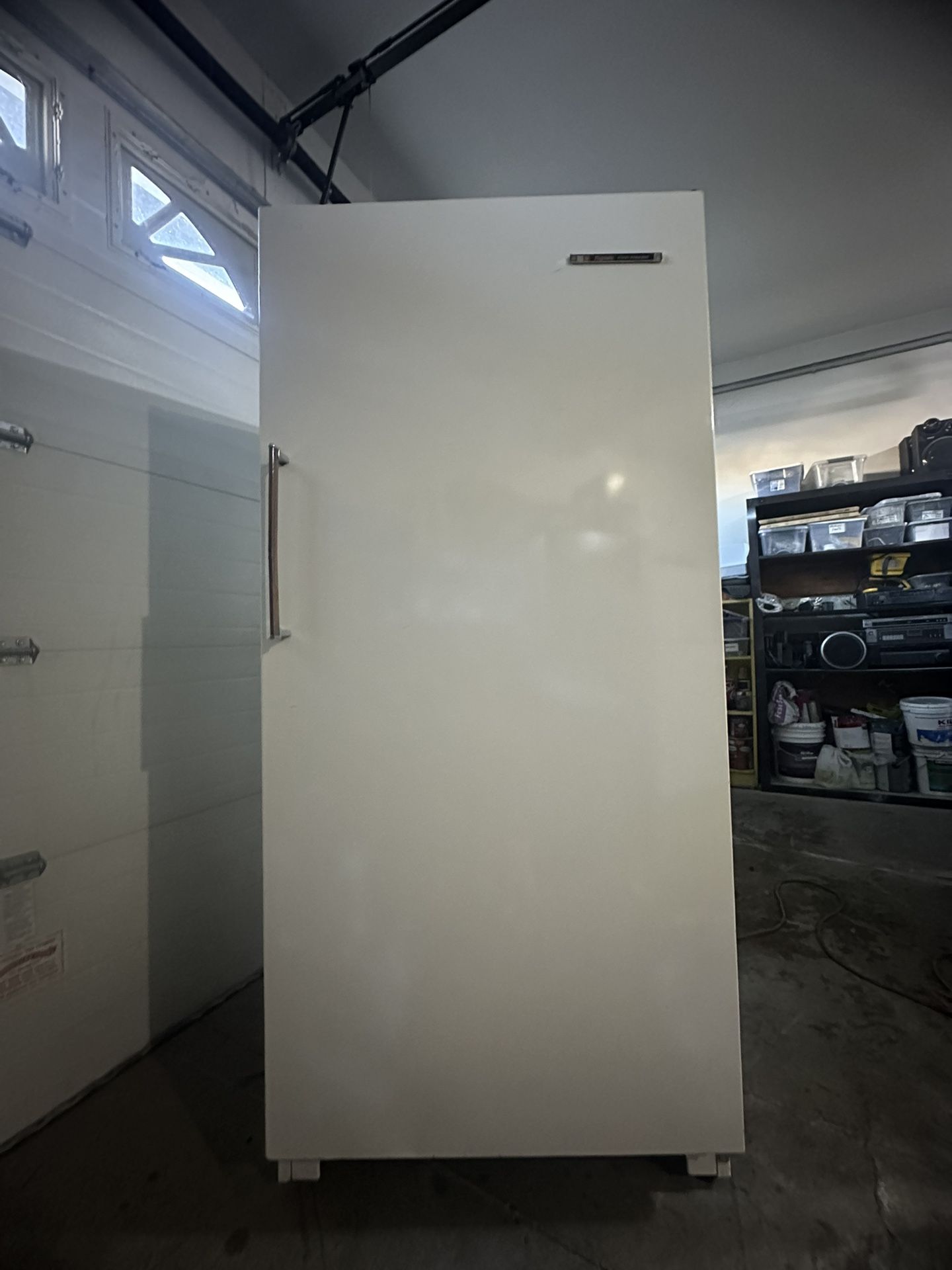 21 cubes Frigidaire freezer