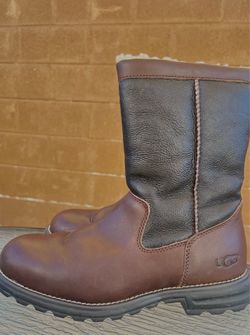 UGG Leather Pull-On Winter Boots Sz 9