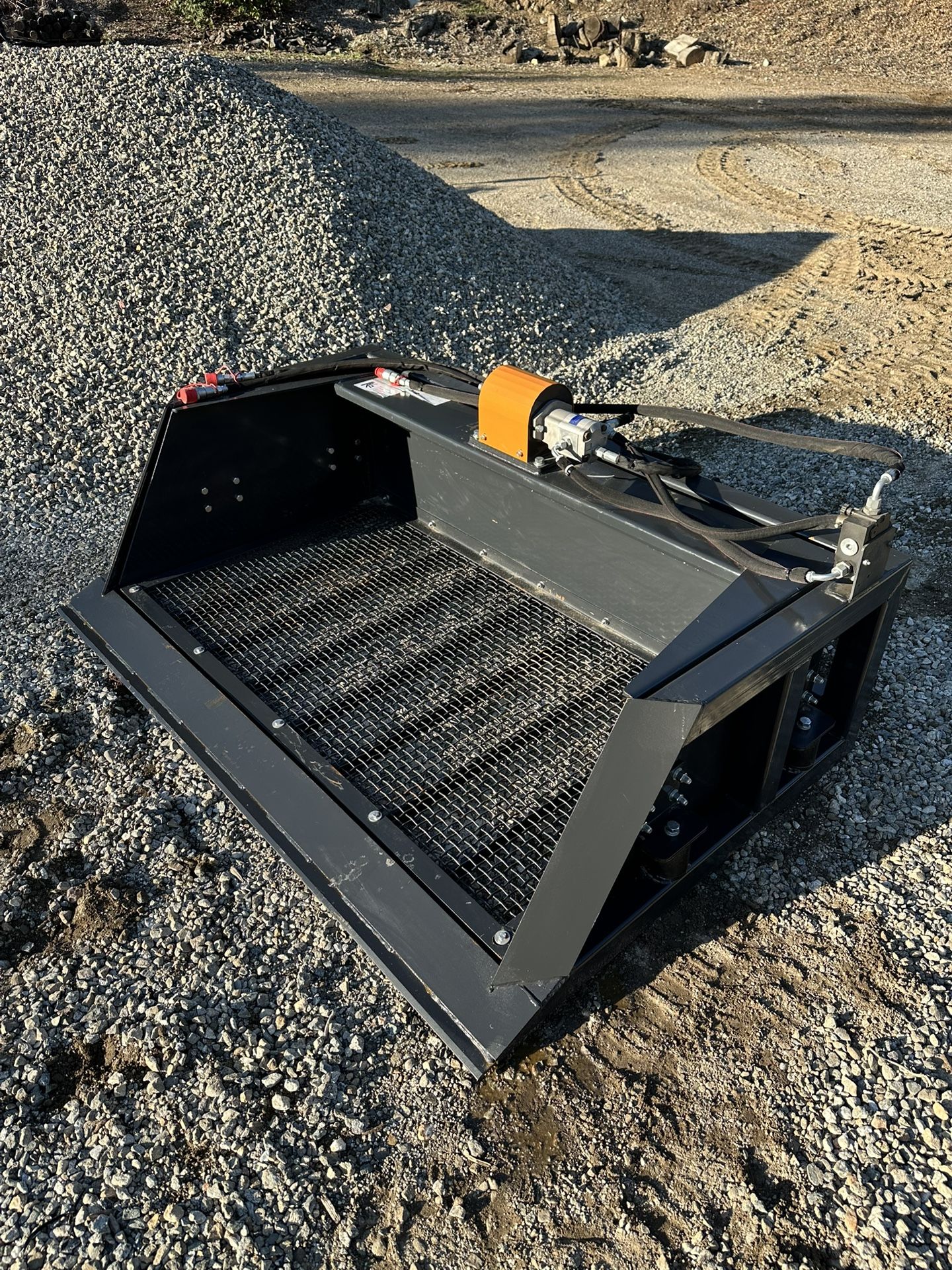 Skid Steer Vibrating Screening Bucket 