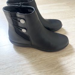 Black Boots 5 1/2, 6 