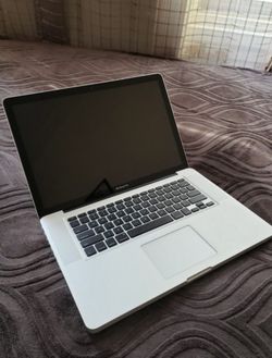 Mac Boook Pro 15.4" Intel Quadcore i7 8gb Ram 256ssd Working Great