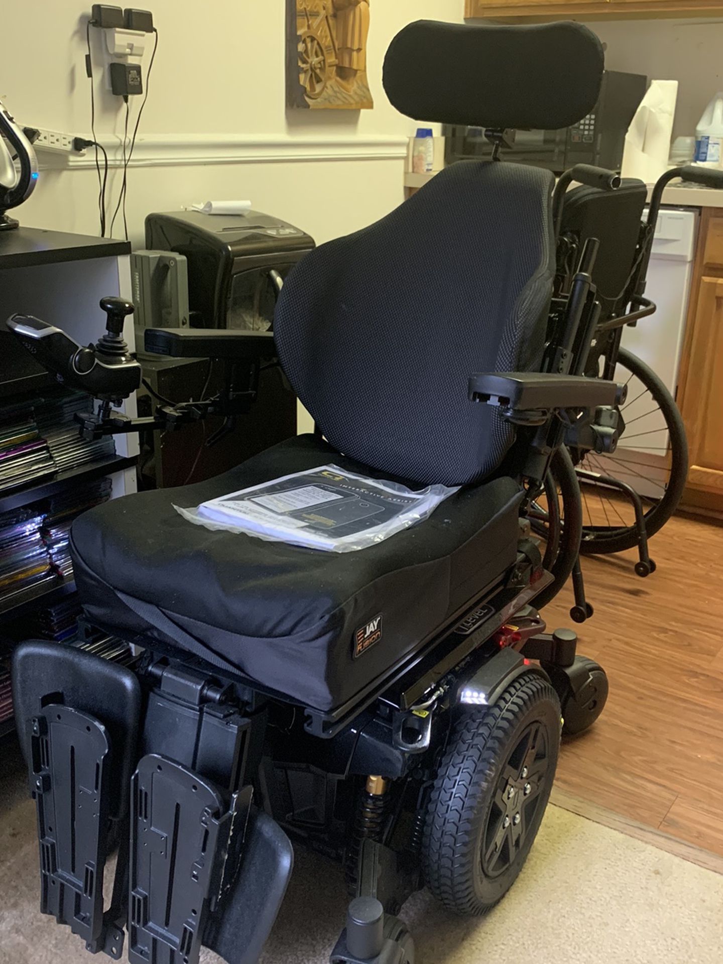 Power Chair/Wheel Chair (Quantum Q6 with iLevel Power Seat)