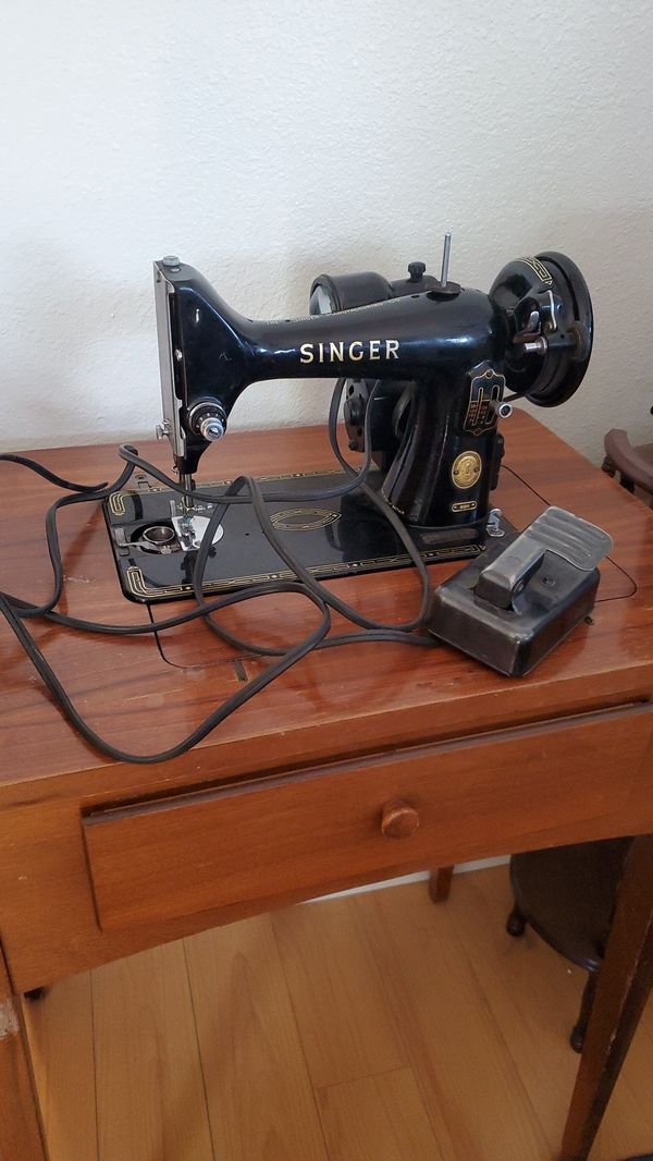 Vintage SINGER FOOT OPERATED SEWING MACHINE for Sale in Las Vegas, NV