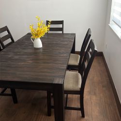 Large Table W5 Chairs 