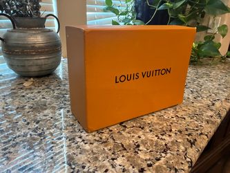 SIZE 10/11 ..NEW IN BOX…never worn