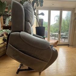 Viva Lift Atlas Recliner