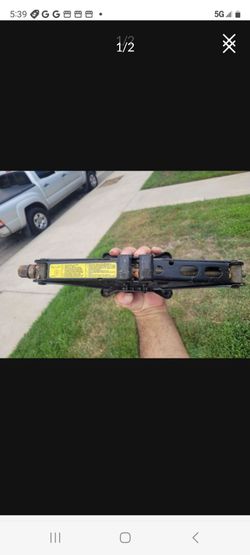 Used Scissor Jack For Automobiles 1 Ton 2,000 Lbs. In Good Condition No Lower Offers Accepted