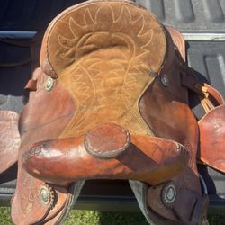 Saddle 