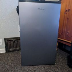 Hisense Mini Refrigerator 