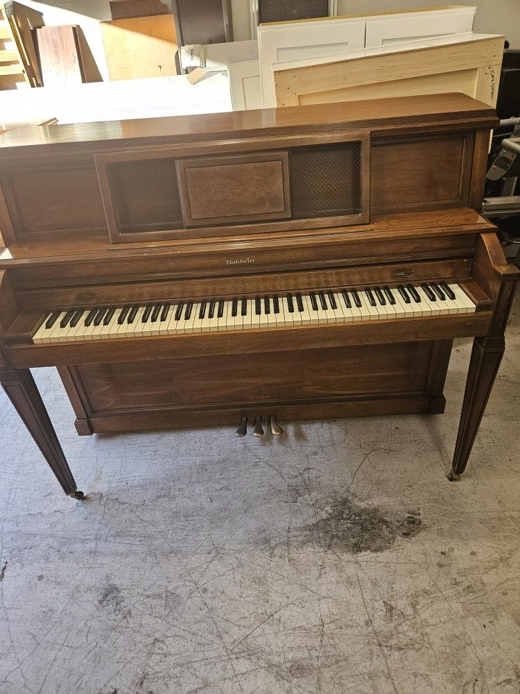 BALDWIN CONSOLE PIANO  FREE DELIVERY 