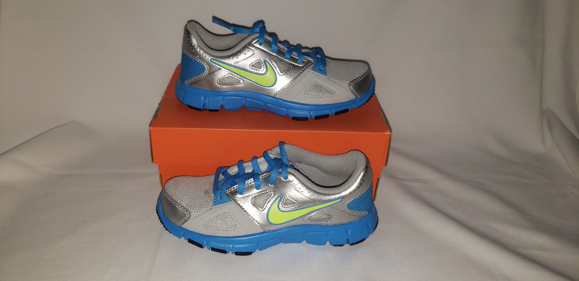 Nike Flex Supreme TR 2 Size 12.5c Brand New Shoes Silver Blue Sneakers