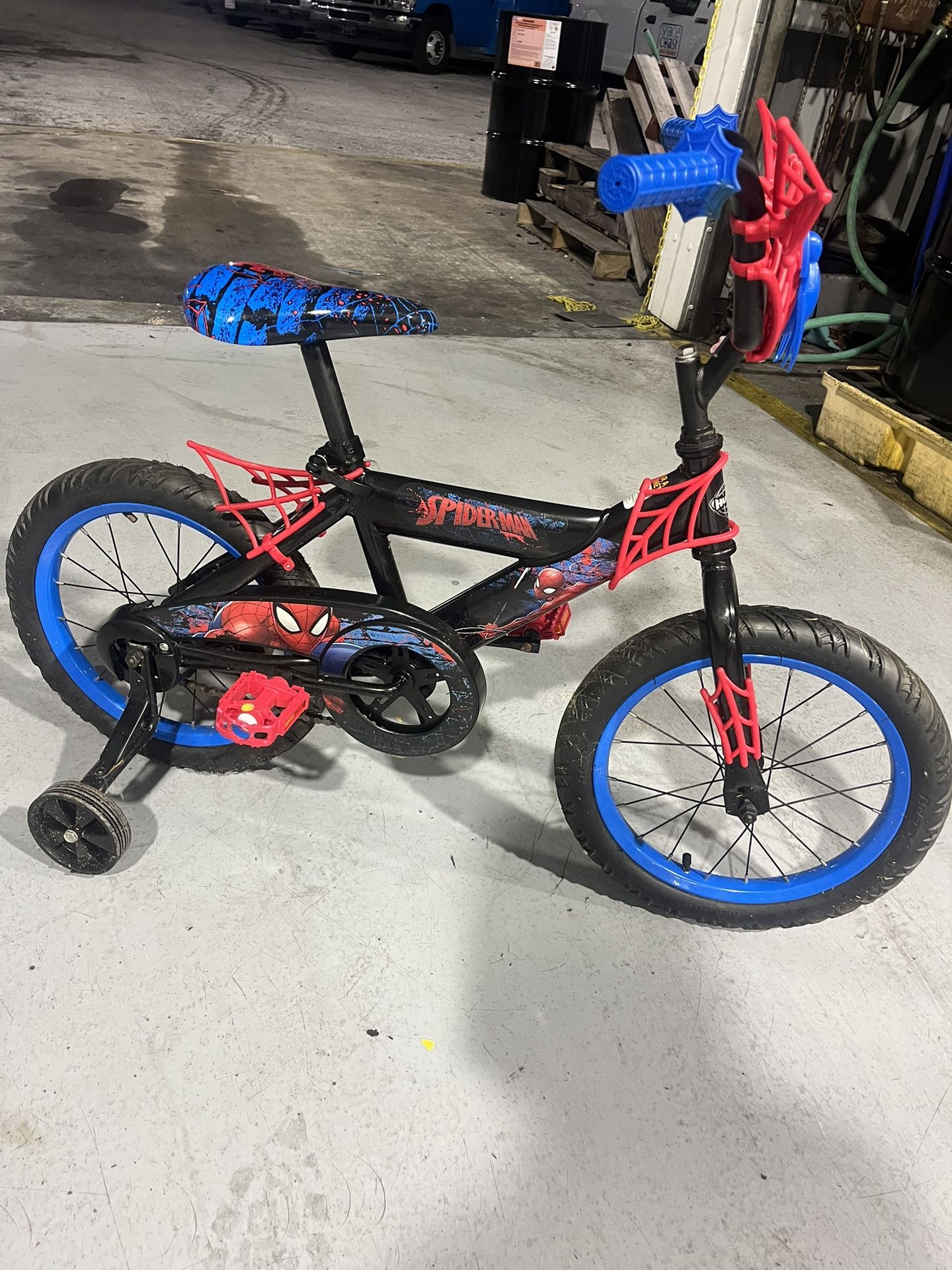 16"  Huffy Spider Man Kids Bike W/ Training Wheels 
