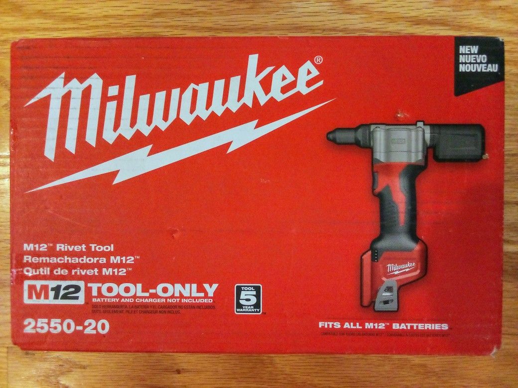 Milwaukee M12 Rivet Tool 