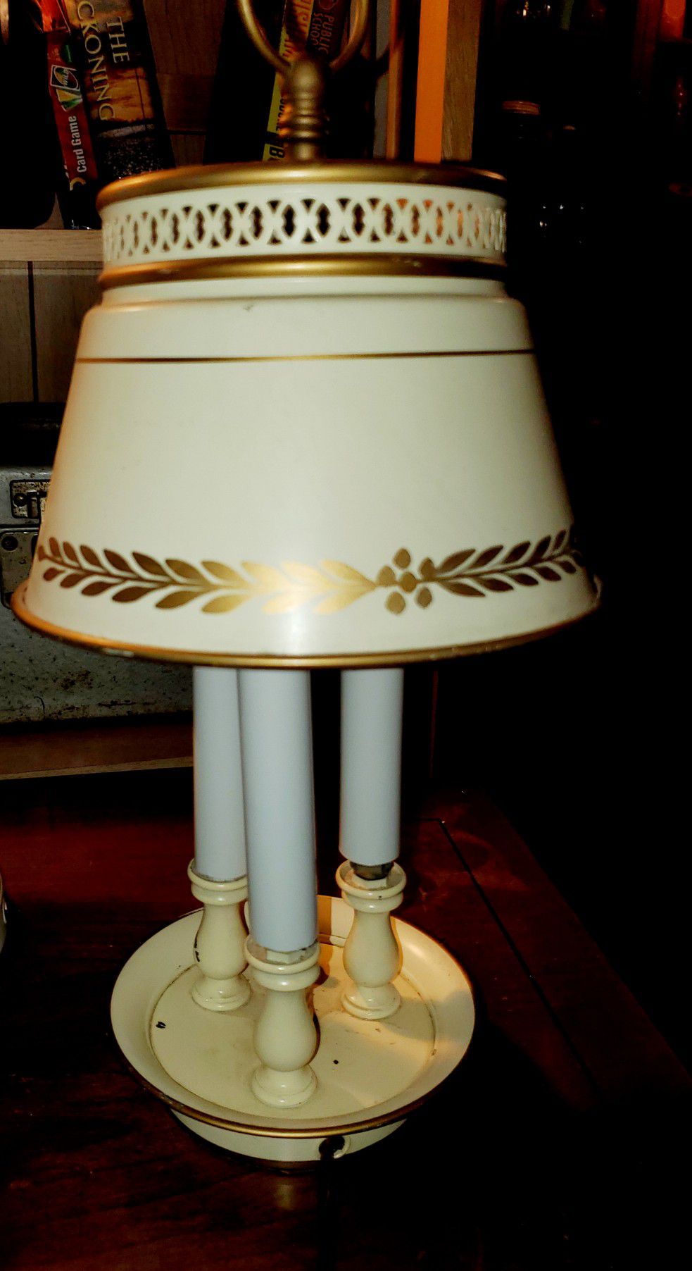 Antique Off-White 3 Light Metal Lamp