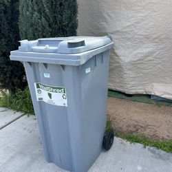 Vital Shred Trash Can W/ Lock & Key! 