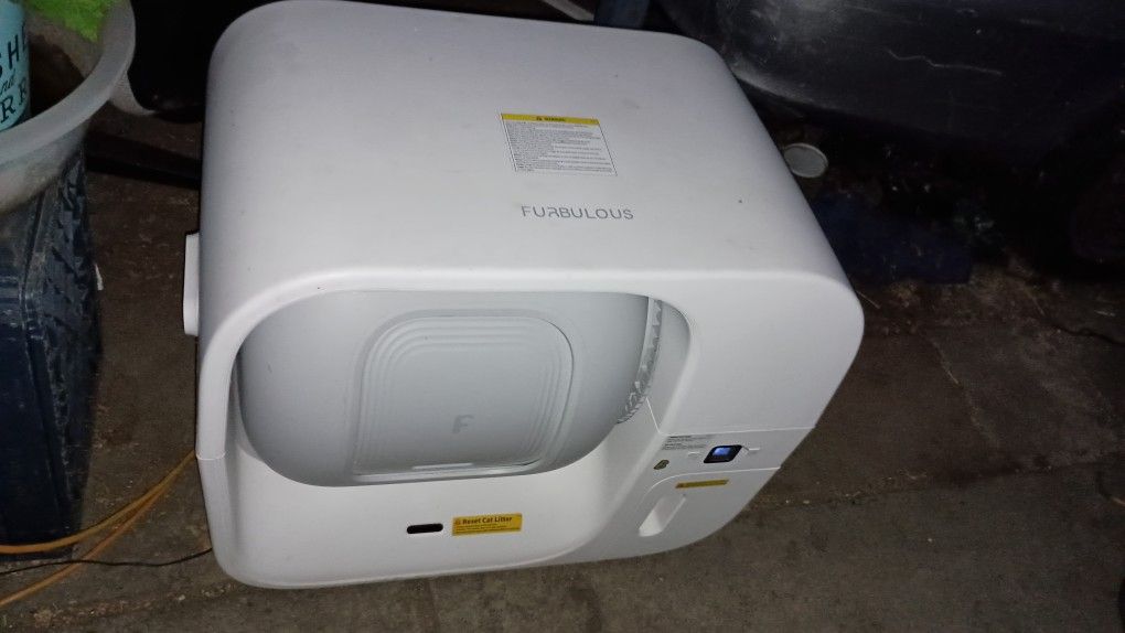 $120 For A $400 New FURBULOUS True Odor-Free Self Cleaning & Packing Litter Box,