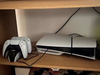 PS5, 2 controllers, Multi PS5 & PS4 games