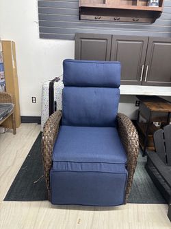 Slick Arm Wicker Outdoor Recliner