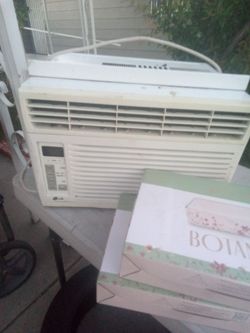 Good and cold air-conditioning unit windows mount